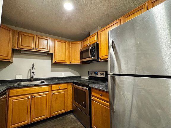 4th image of 6 Thayer Pond Dr #17