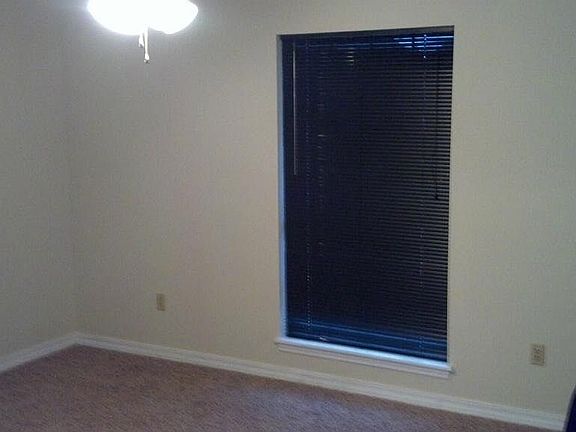 3rd image of 4606 Parkridge Dr