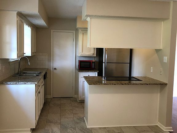 5th image of 16921 Ashton Ave