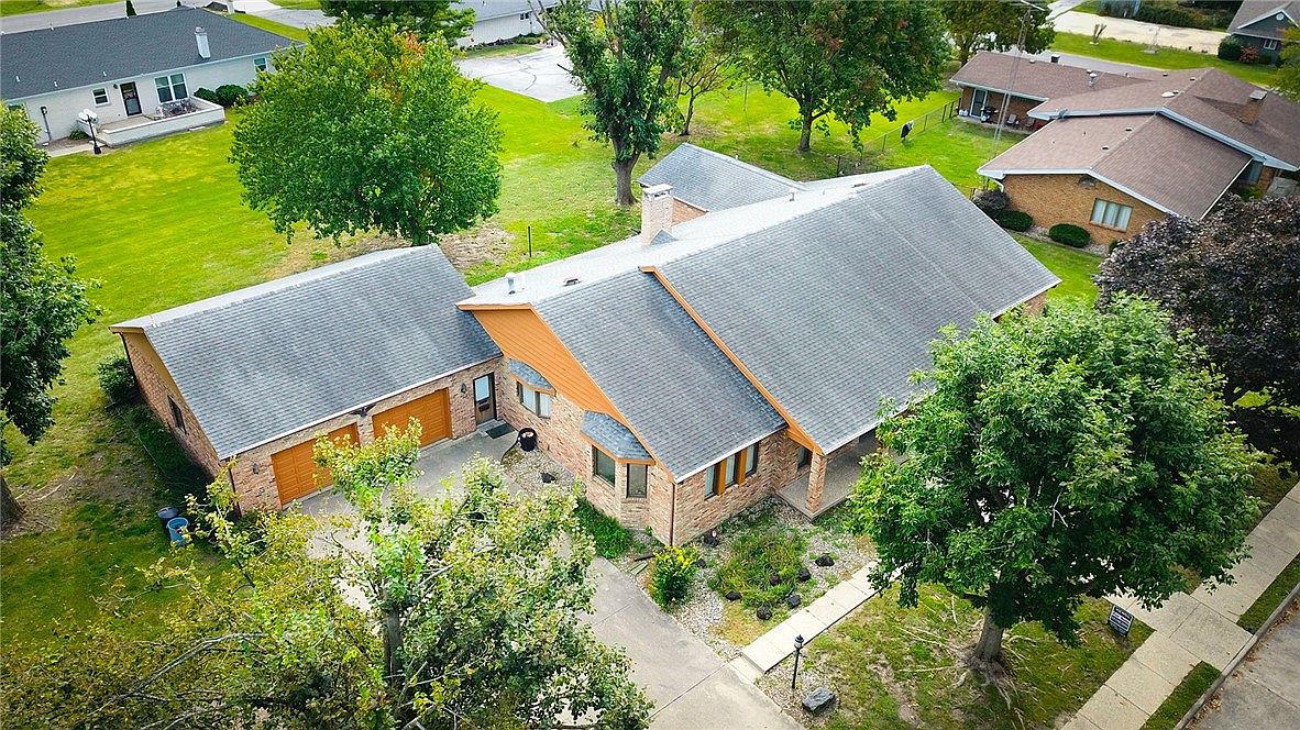 211 W 3rd St, Assumption, IL 62510 Zillow