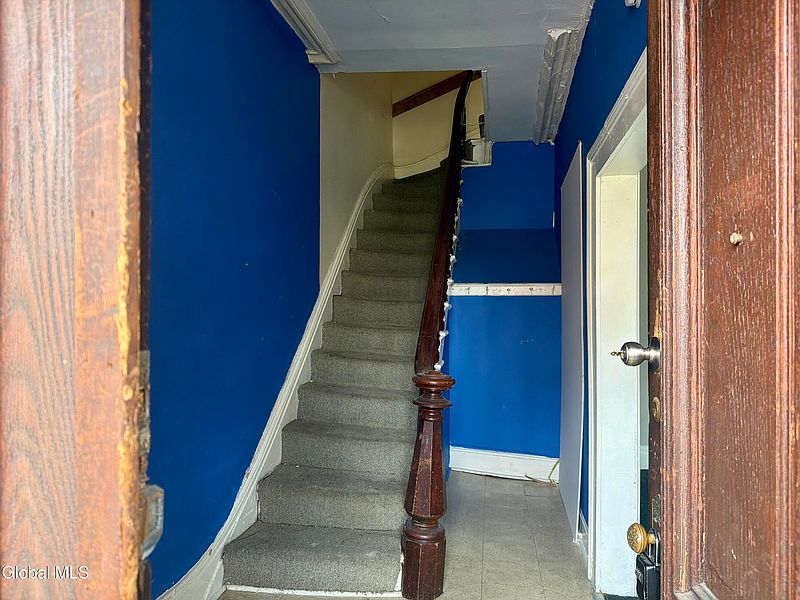 3rd image of 3256 6th Avenue