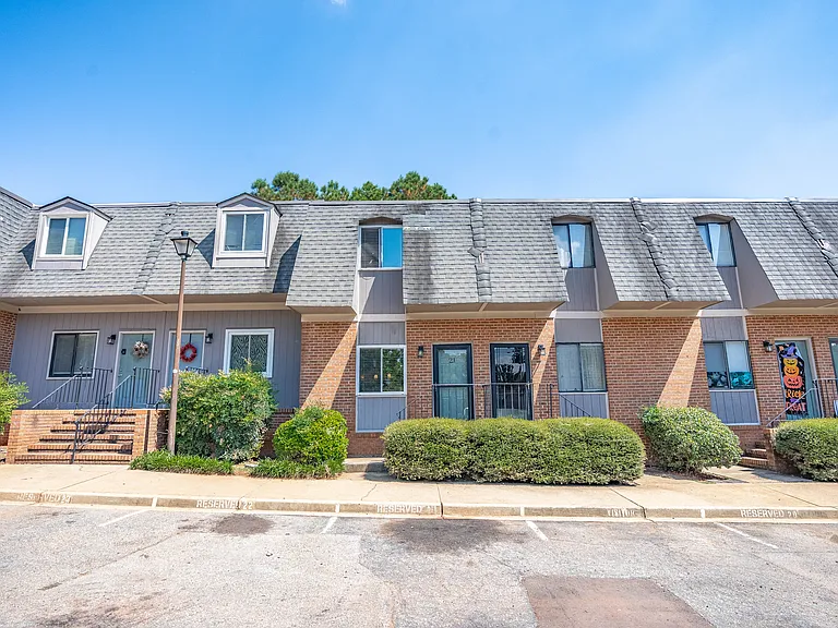 21 Canterbury Ct — Photo 2