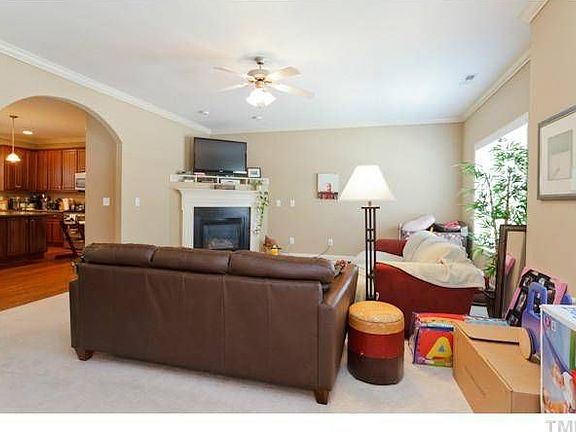 Expansive Livingroom