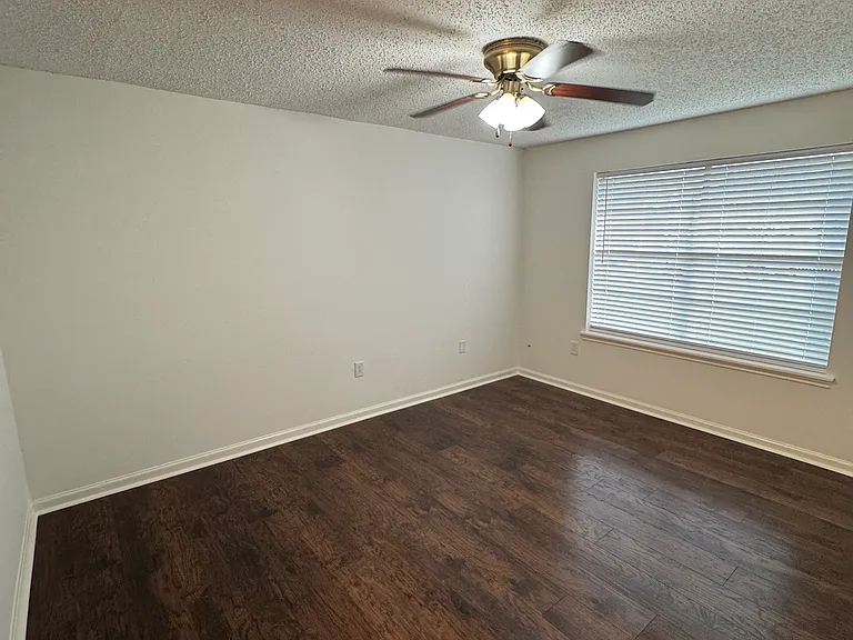 1413 Briarhurst Dr — Photo 35