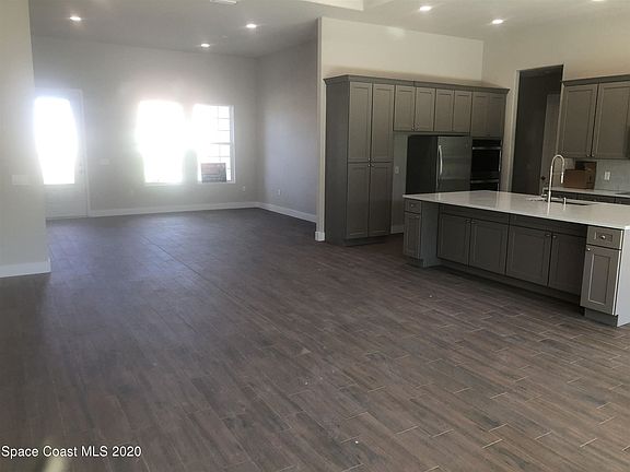 4th image of 3012 Edington Dr