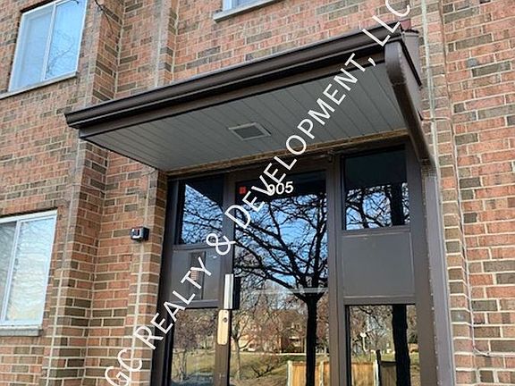 2nd image of 905 Buccaneer Dr APT 4
