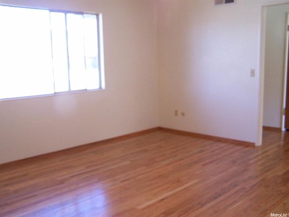 3rd image of 2630 El Camino Dr