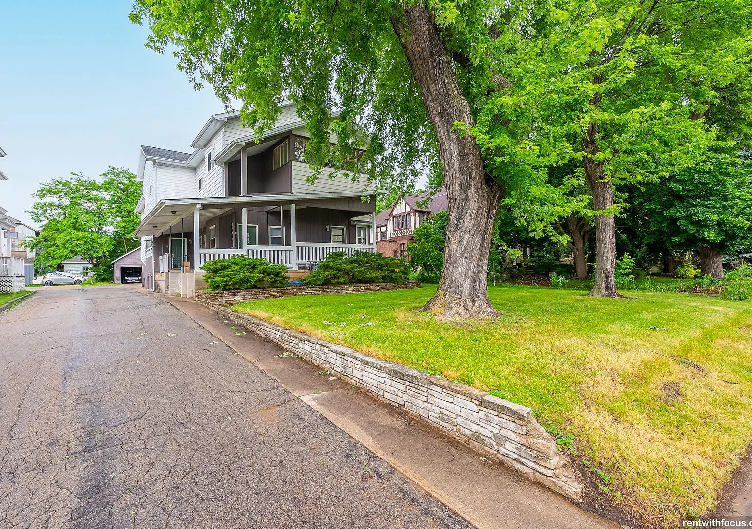 536 Algoma Blvd — Photo 3
