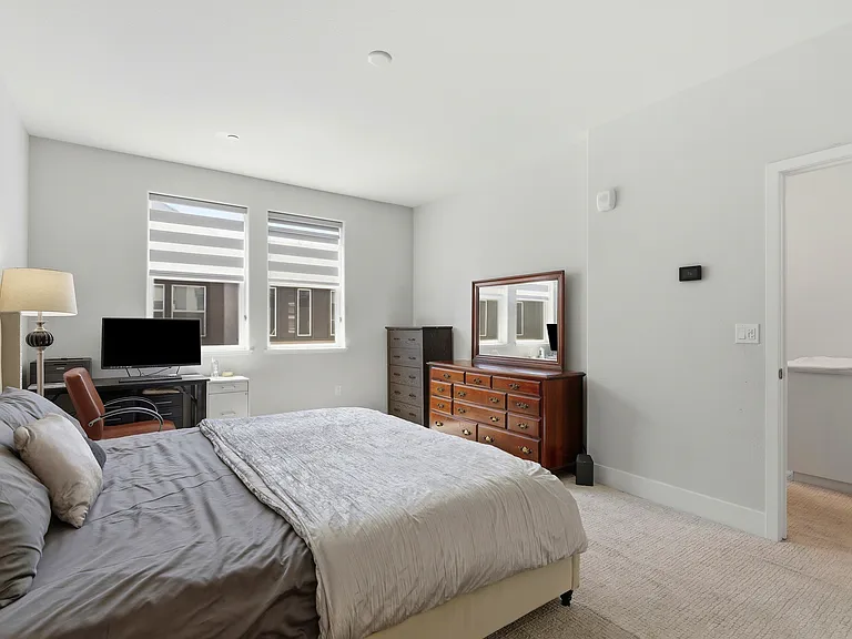 569 Yale Way — Photo 21