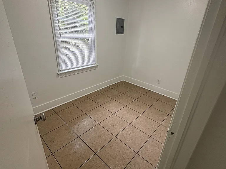 414 Morgan Ave — Photo 4