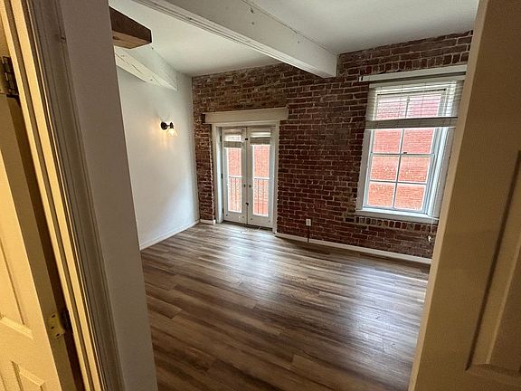 5th image of 1401-1411 E Cary St #208