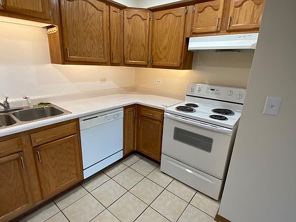 3rd image of 4750 W 101st St APT 2B