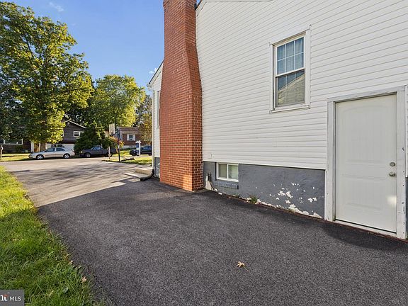 3rd image of 708 Seagrove Rd