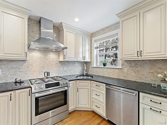 5th image of 7 Lake Avenue #7