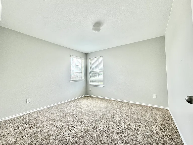 251 Cyrus St — Photo 31