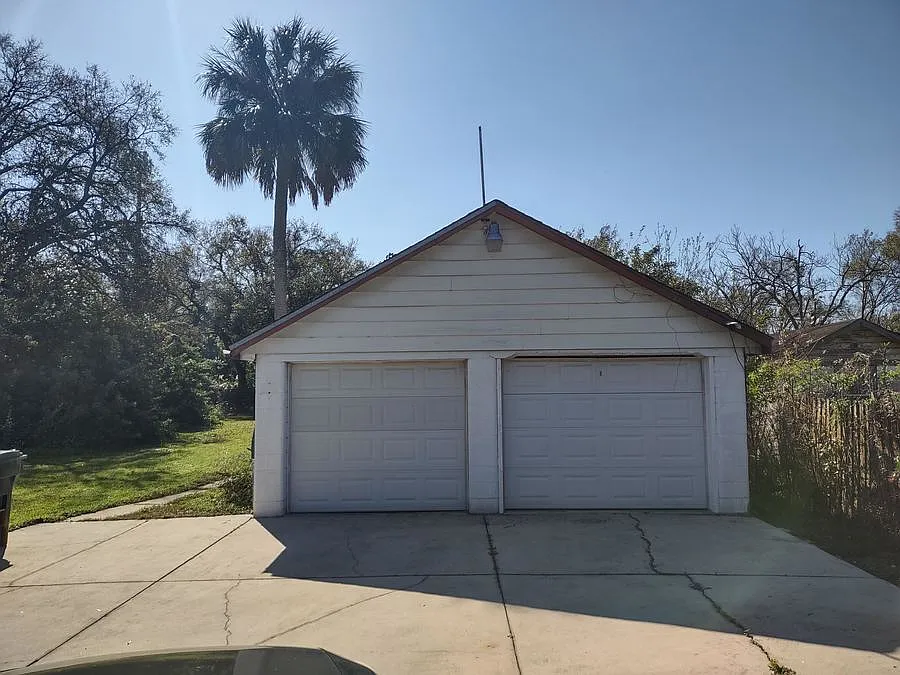 2 bed, 810 sqft, $1,690 — Photo 3