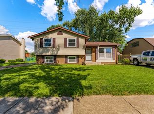 132 Garden Dr, Bolingbrook, IL 60440