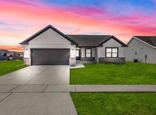 2513 Pampas Ln, Bloomington, IL 61705