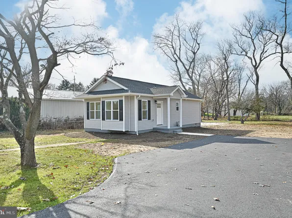 414 N New St, Clayton, NJ 08312