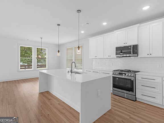 3rd image of 245 Lakeview Dr