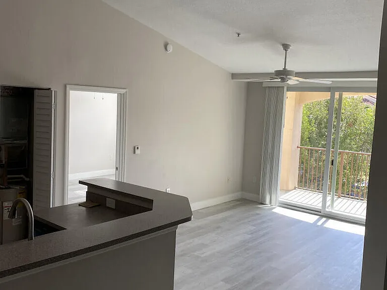 1018 Villa Cir — Photo 3