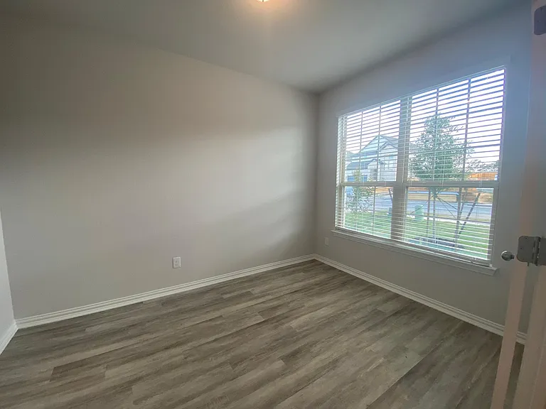 609 Silent Creek Cv — Photo 6