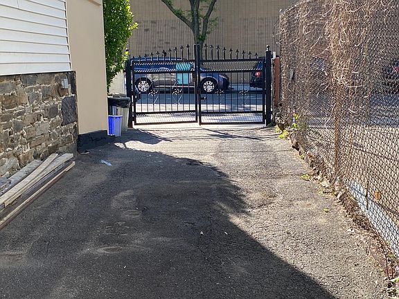 5th image of 1667 Washington Ave Floor 2