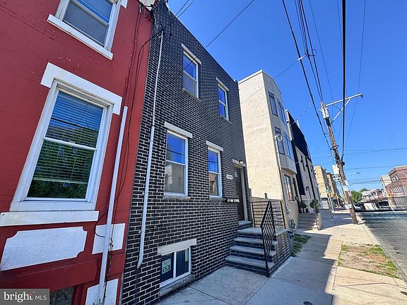 2nd image of 2050 Reed St