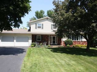 82 Southridge Dr, Rochester, NY 14626