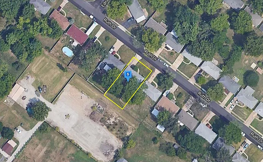 140 Ruth Dr photo 1