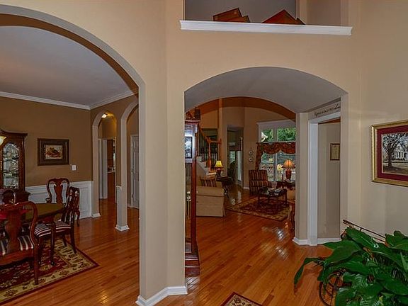 3rd image of 1295 Lake Washington Cir
