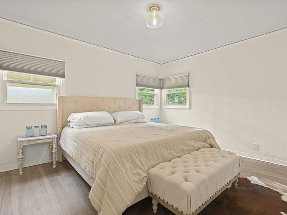 3rd image of 1549 Hicks Ave