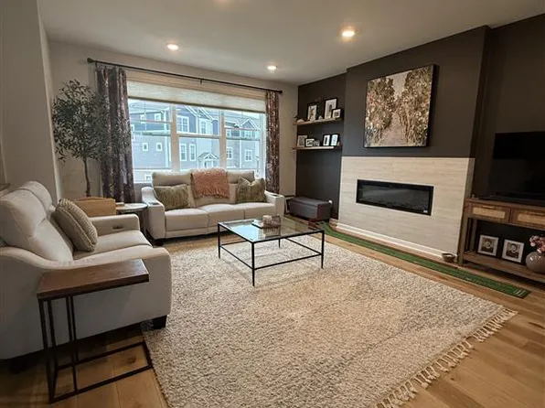 4718 Bottlebrush Ln, Excelsior, MN 55331
