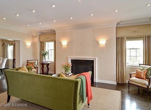 3rd image of 1366 N Dearborn Pkwy #7C