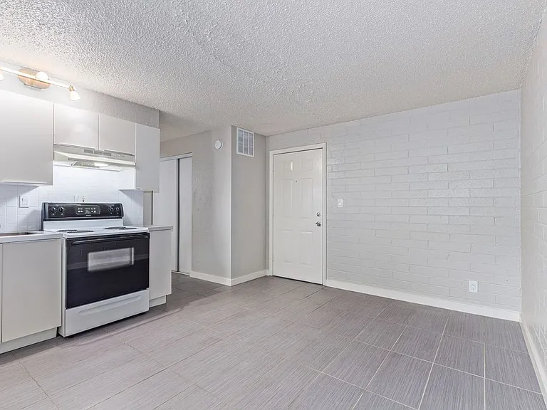 901 E. Pierce St. — Photo 6