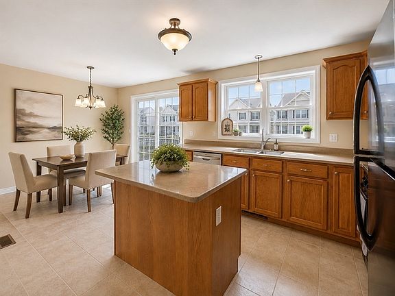 3rd image of 1975 Middlesex St Unit 33