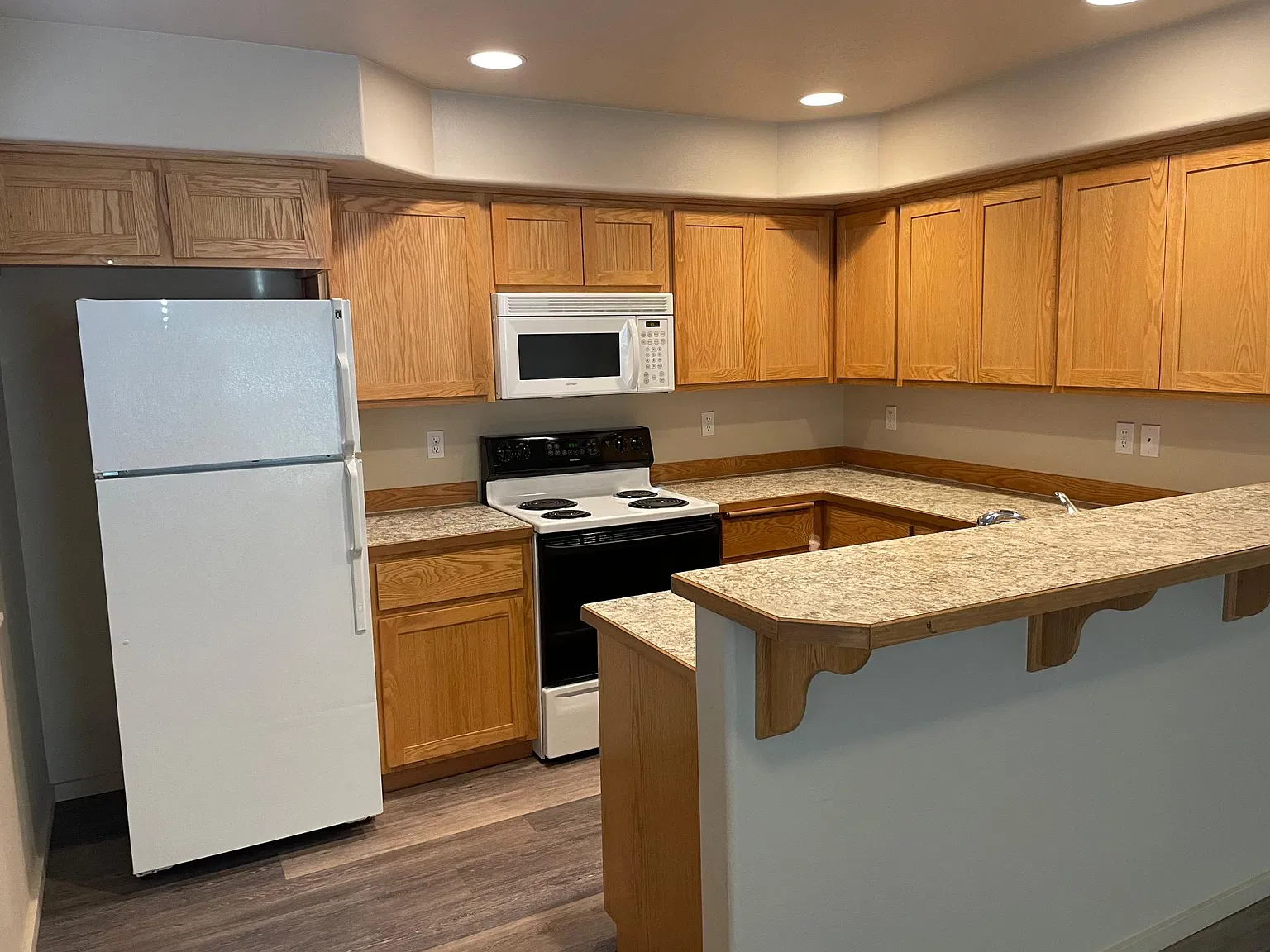 3 bed, 2.5 bath, 1650 sqft, $2,150 — Photo 2