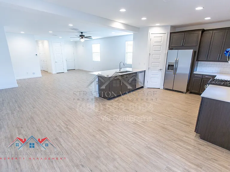 2304 E Kelly Dr — Photo 11