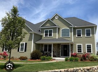 27 Fairway Dr, Woburn, MA 01801