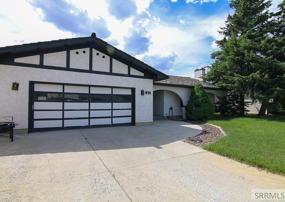 1st image of 571 Douglas Ave