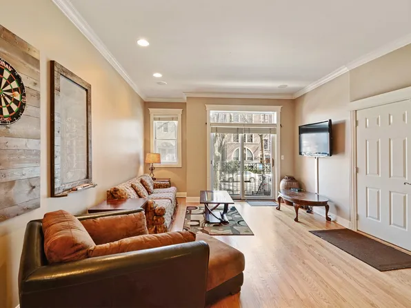 1528 N Hudson Ave APT 1, Chicago, IL 60610