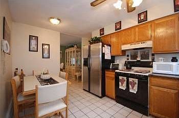 3rd image of 8 Rush St