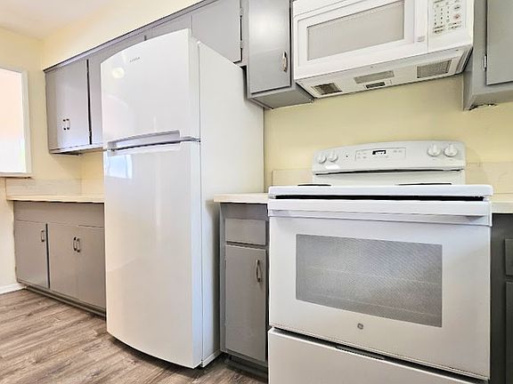 4th image of 2640-46 Curlew St #42