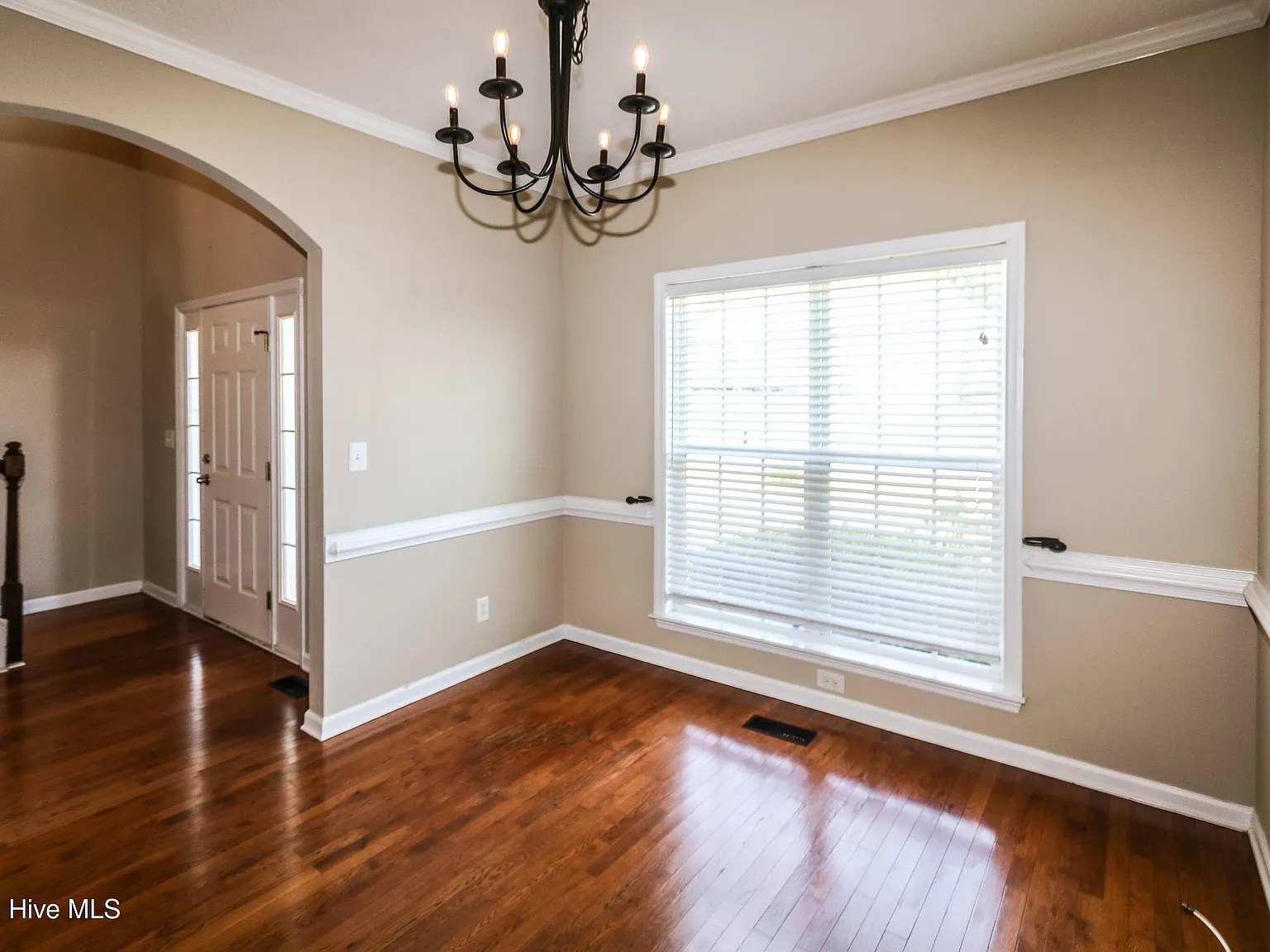 4 bed, 3.5 bath, 2017 sqft, $2,095 — Photo 3