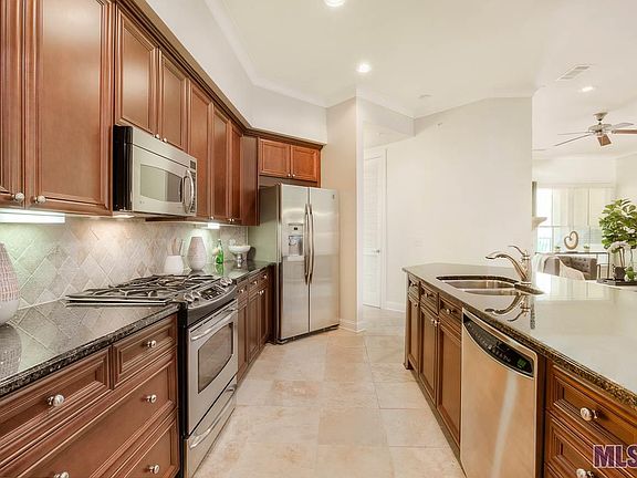 3rd image of 990 Stanford Ave APT 315