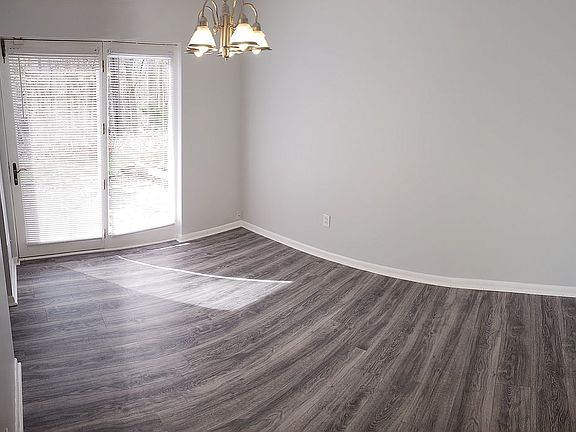 Dining room - Angle 2