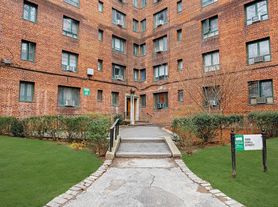 1585 Odell St