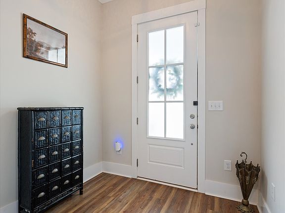 5th image of 132 Daniel St