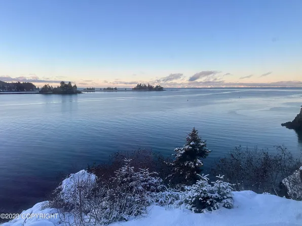 379 Spruce St, Seldovia, AK 99663