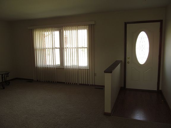 5th image of 7653 Cloverhill Ct